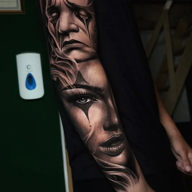 Momento, sleeve, black and grey realism